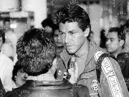 Claudio Suárez con reportero